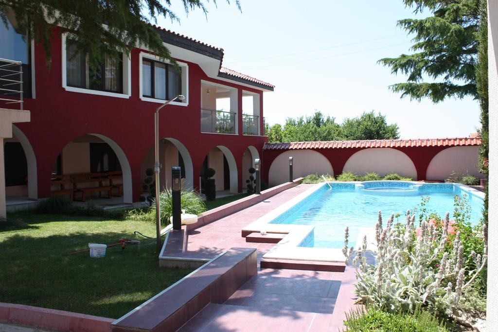 The Red House Otel Kosharitsa Dış mekan fotoğraf